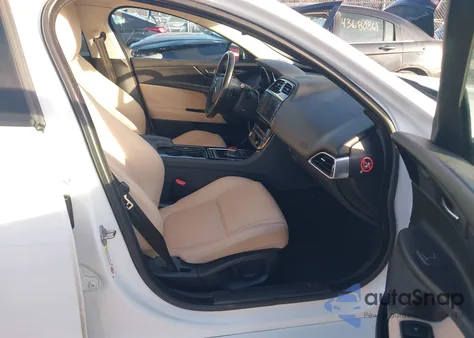 2017 Jaguar Xe 25T Premium z USA, uszkodzony, nr VIN SAJAD4BG6HA969173